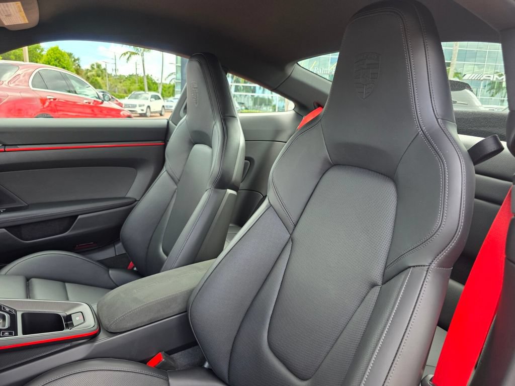 Used 2025 Porsche 911 Carrera RWD image 11