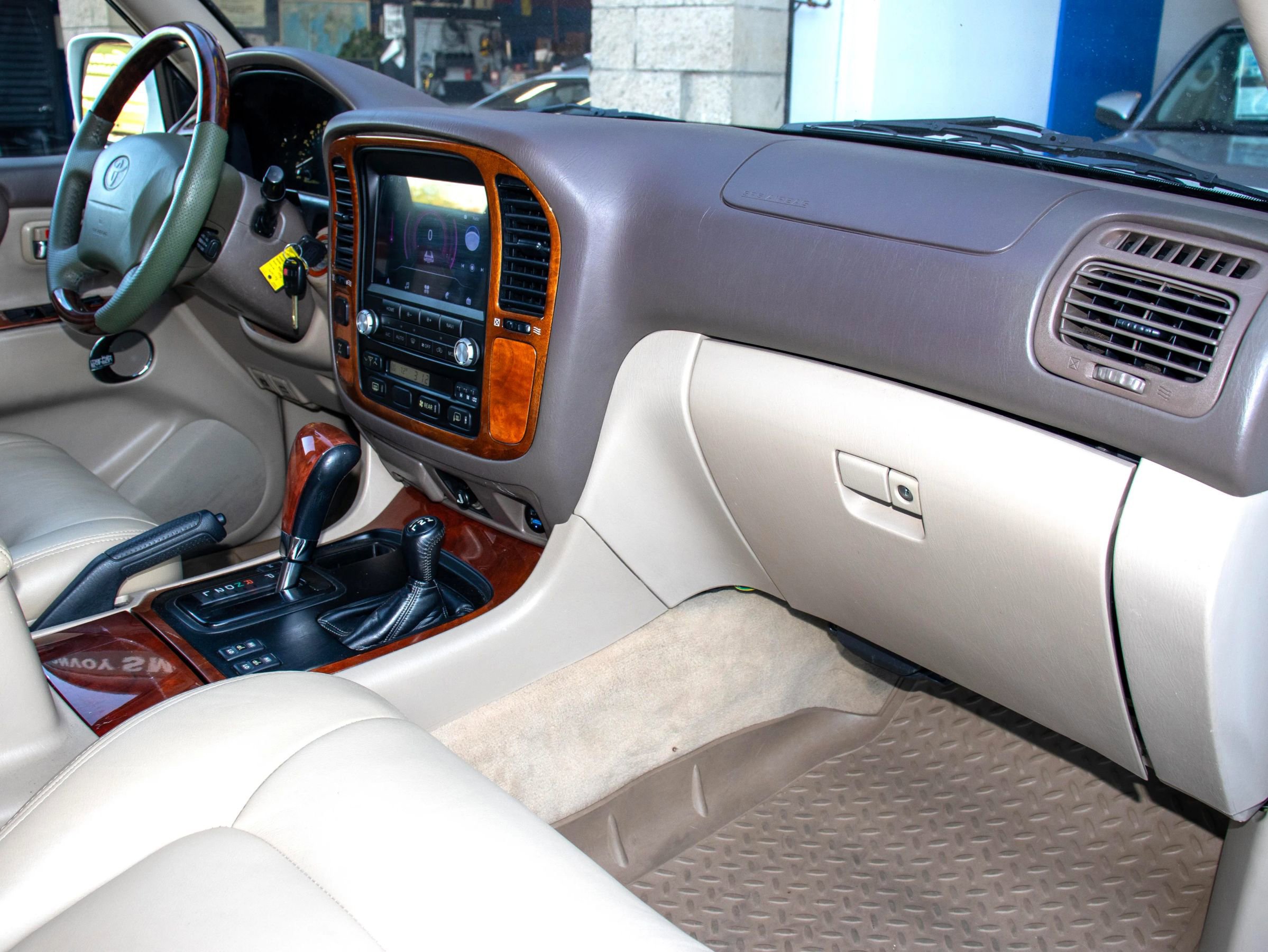 Used 2001 Lexus LX 470 4WD image 17