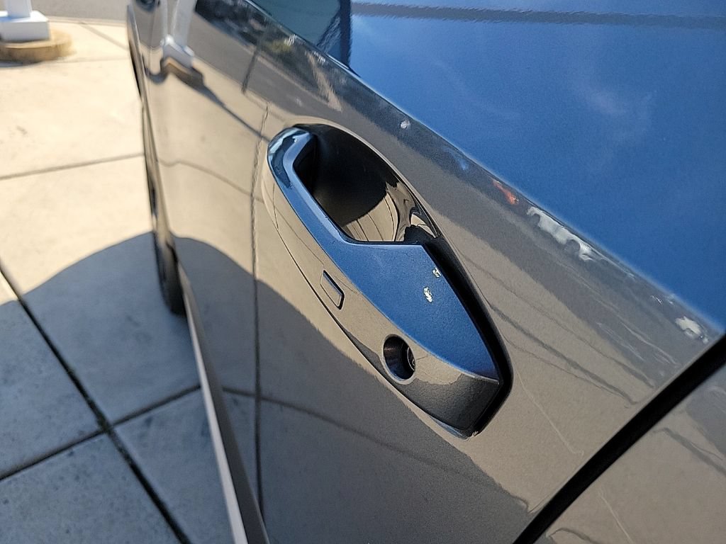 Certified 2025 Nissan Kicks SR FWD image 10