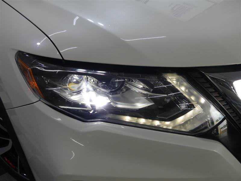 Used 2018 Nissan Rogue SL w/ Premium Package image 14