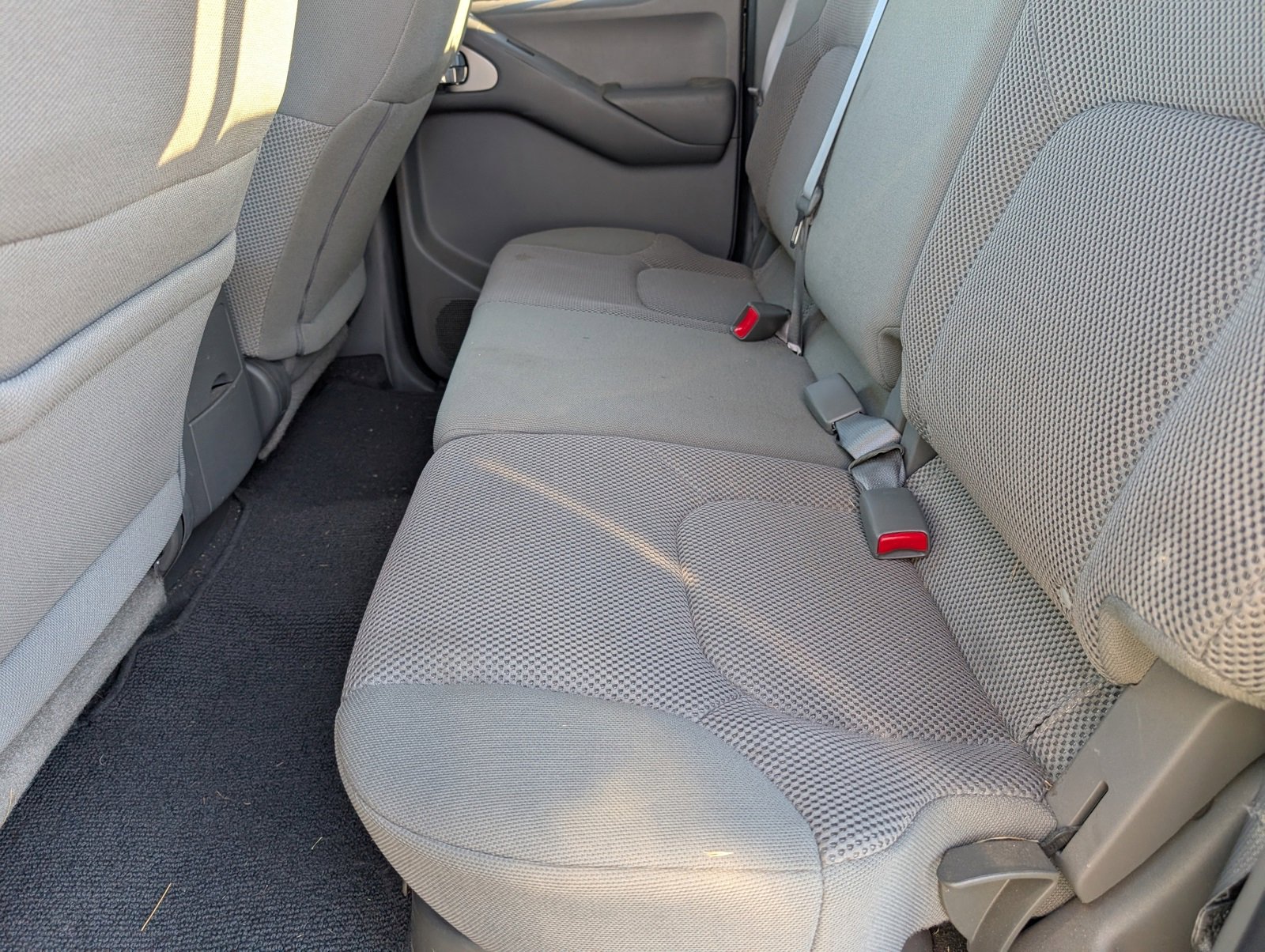 Used 2021 Nissan Frontier SV w/ Midnight Edition Floor Mats image 8