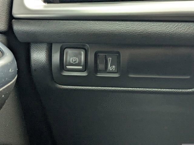 Used 2024 Cadillac XT4 Premium Luxury image 22