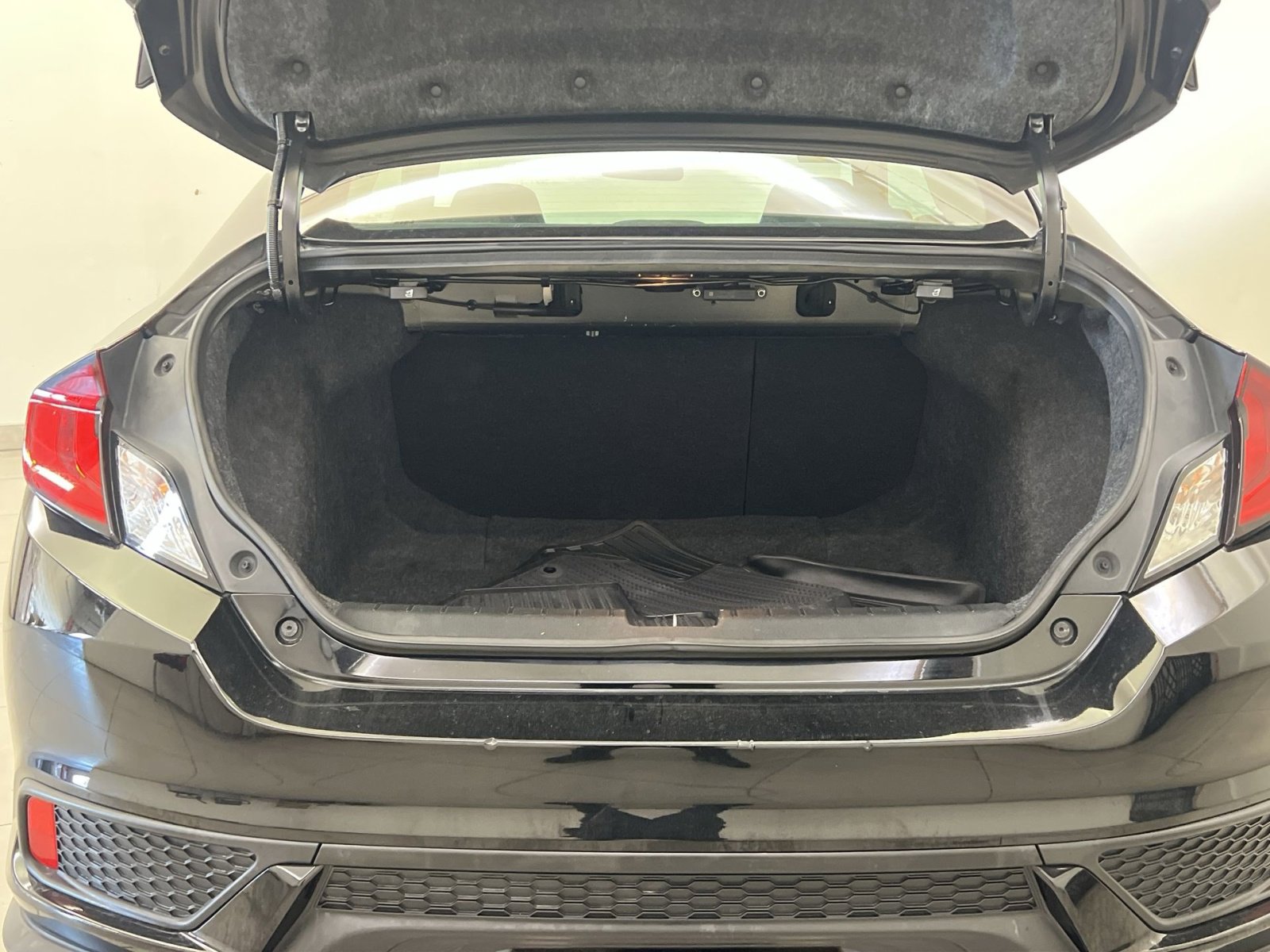 Used 2018 Honda Civic Si image 24