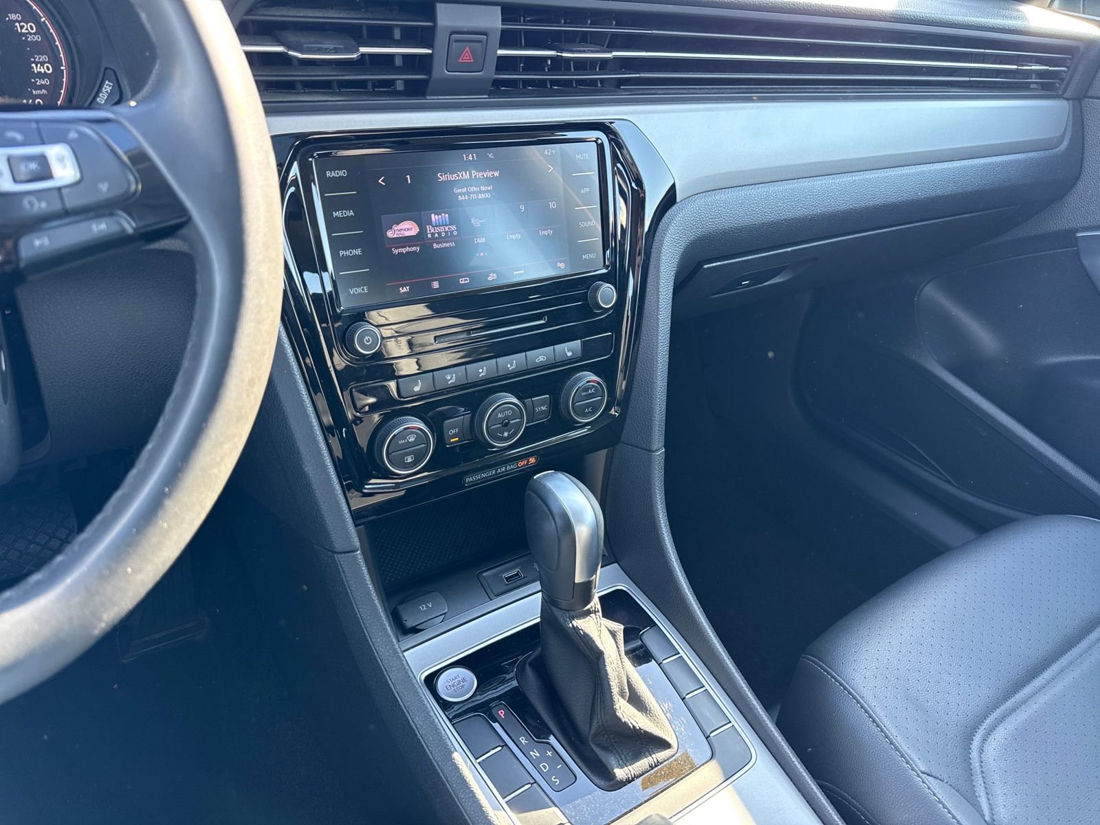 Certified 2021 Volkswagen Passat 2.0T SE image 18