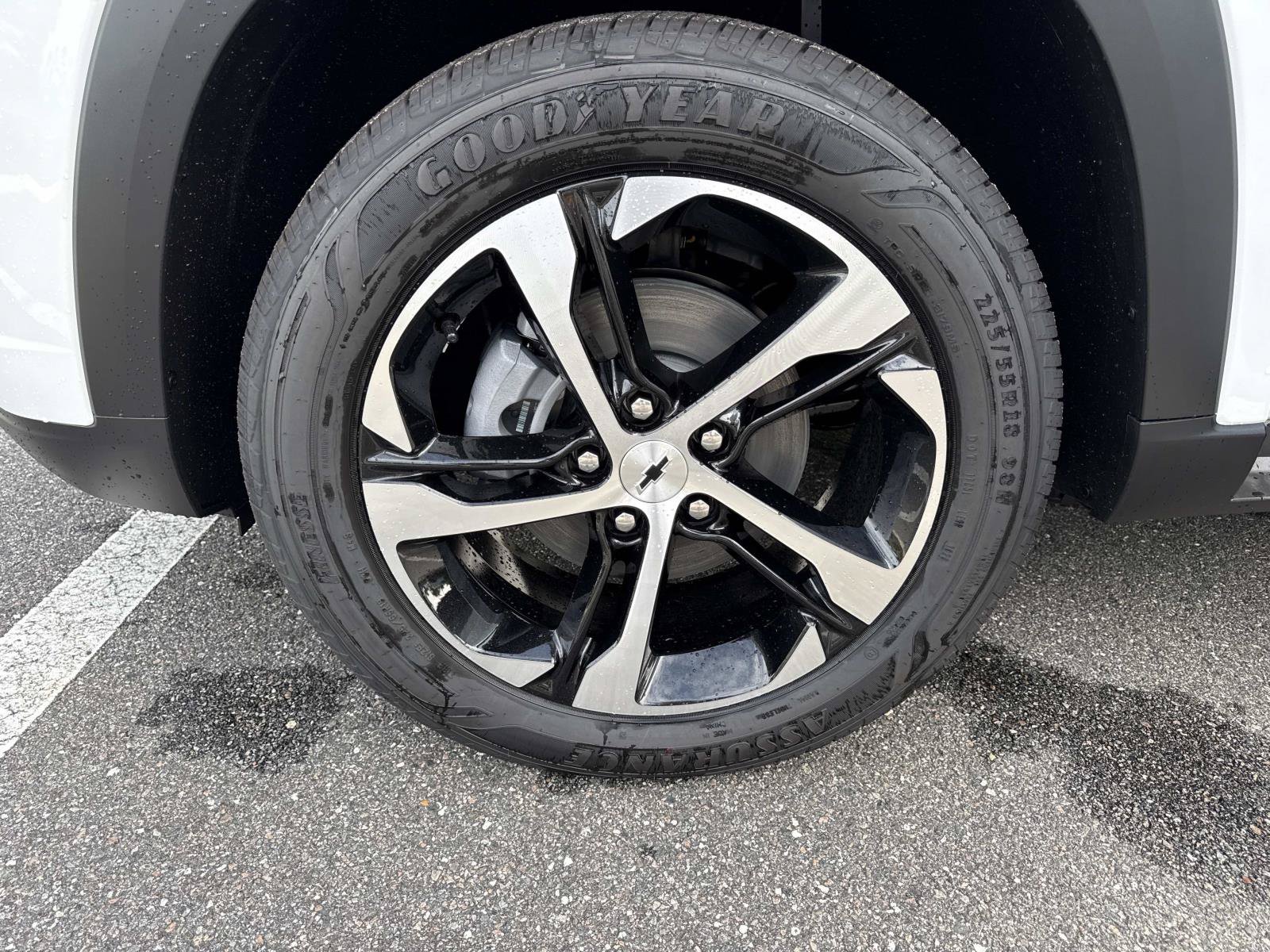 New 2026 Chevrolet Trax RS w/ Sunroof Package FWD image 32