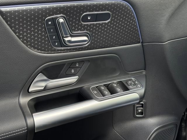 Used 2025 Mercedes-Benz GLA 250 4MATIC image 16