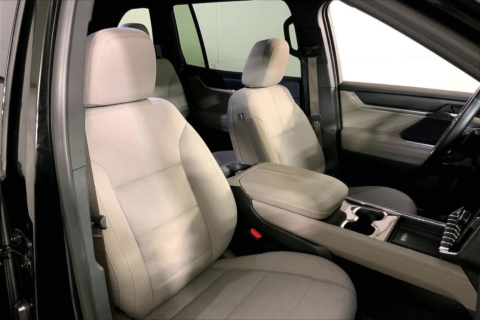 Used 2026 GMC Acadia Elevation FWD image 7