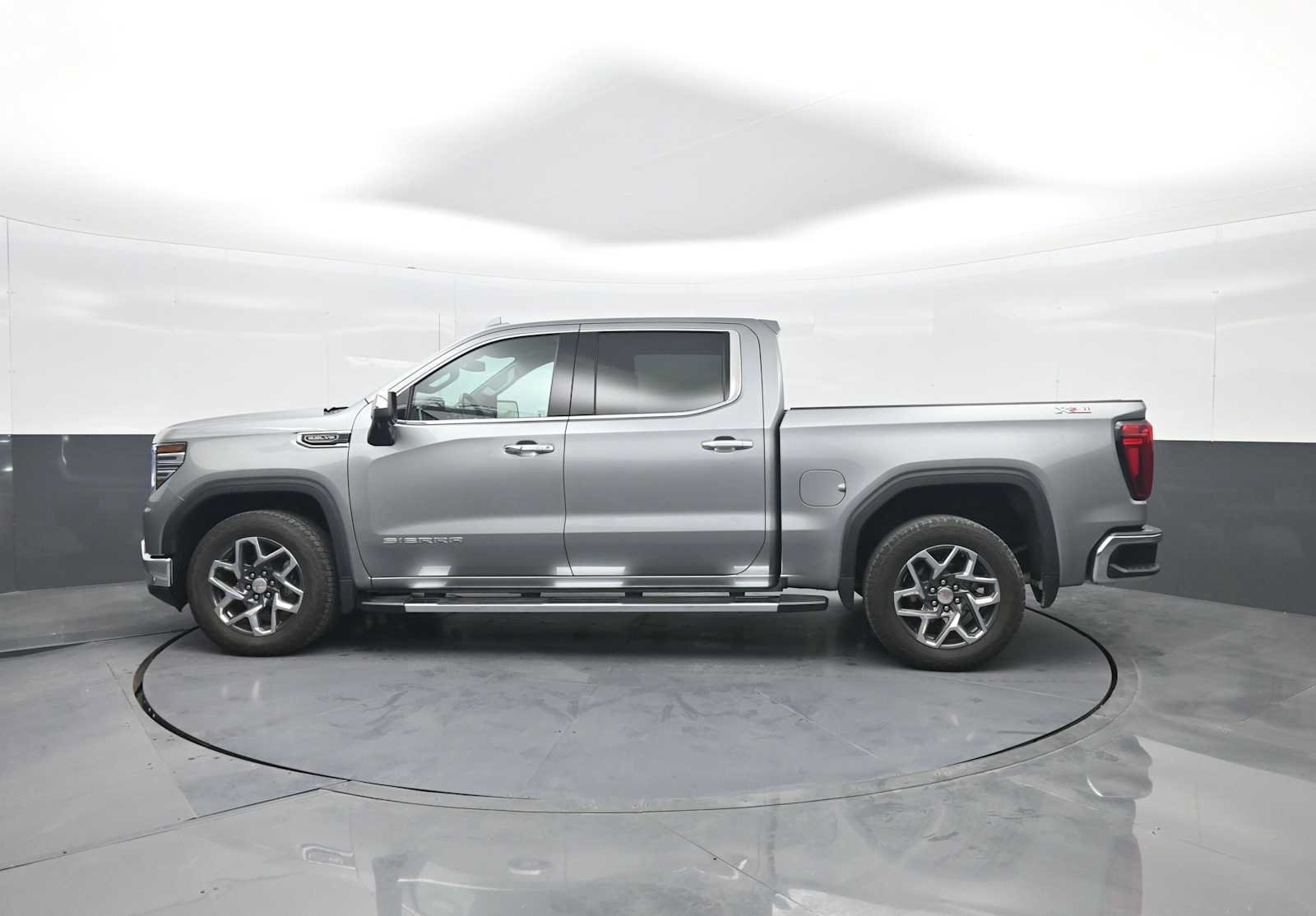 Used 2024 GMC Sierra 1500 SLT w/ SLT Premium Plus Package AWD/4WD image 5