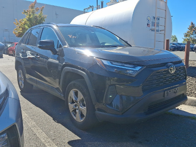 Used 2025 Toyota RAV4 XLE AWD/4WD image 3