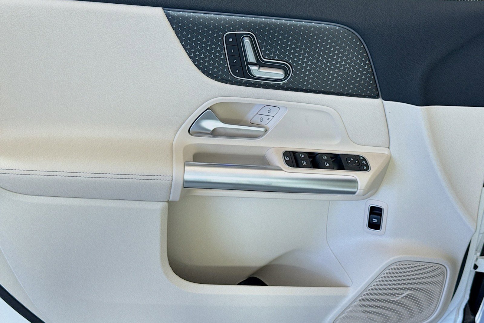 New 2025 Mercedes-Benz GLA 250 image 16