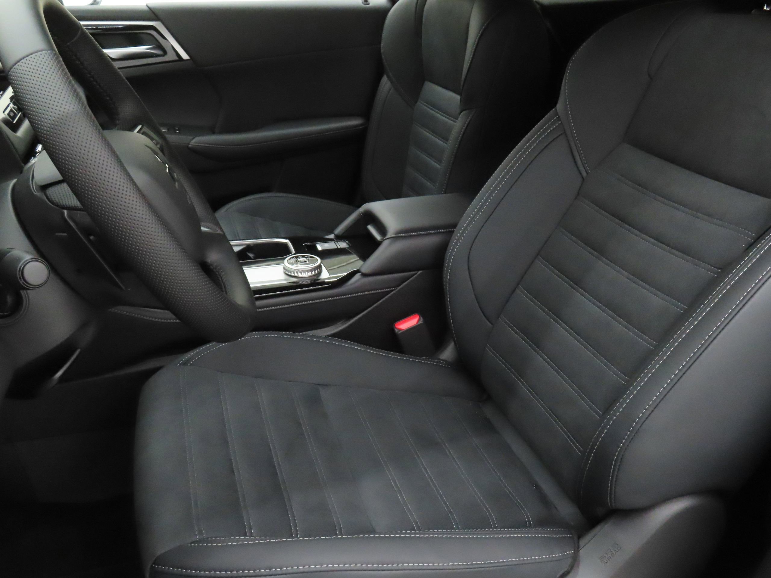New 2026 Mitsubishi Outlander LE FWD image 10