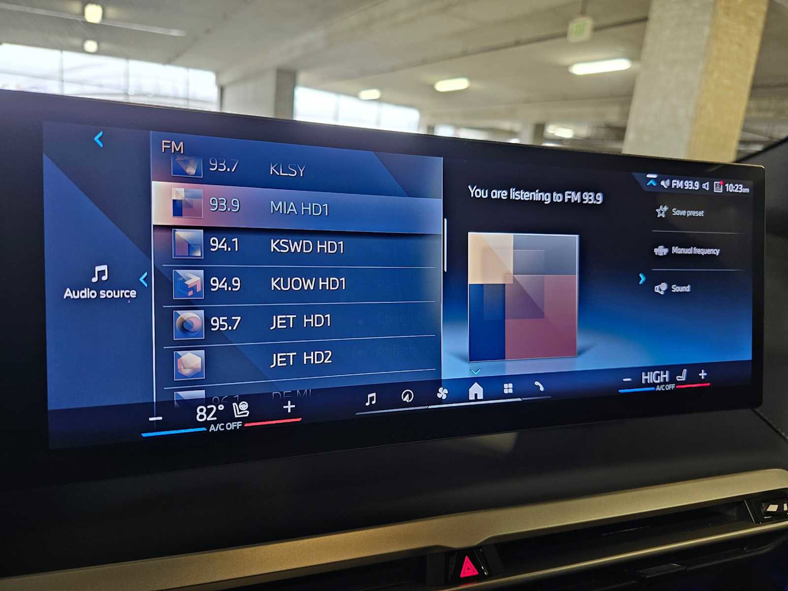 Used 2024 BMW iX xDrive50 w/ Premium Package image 16