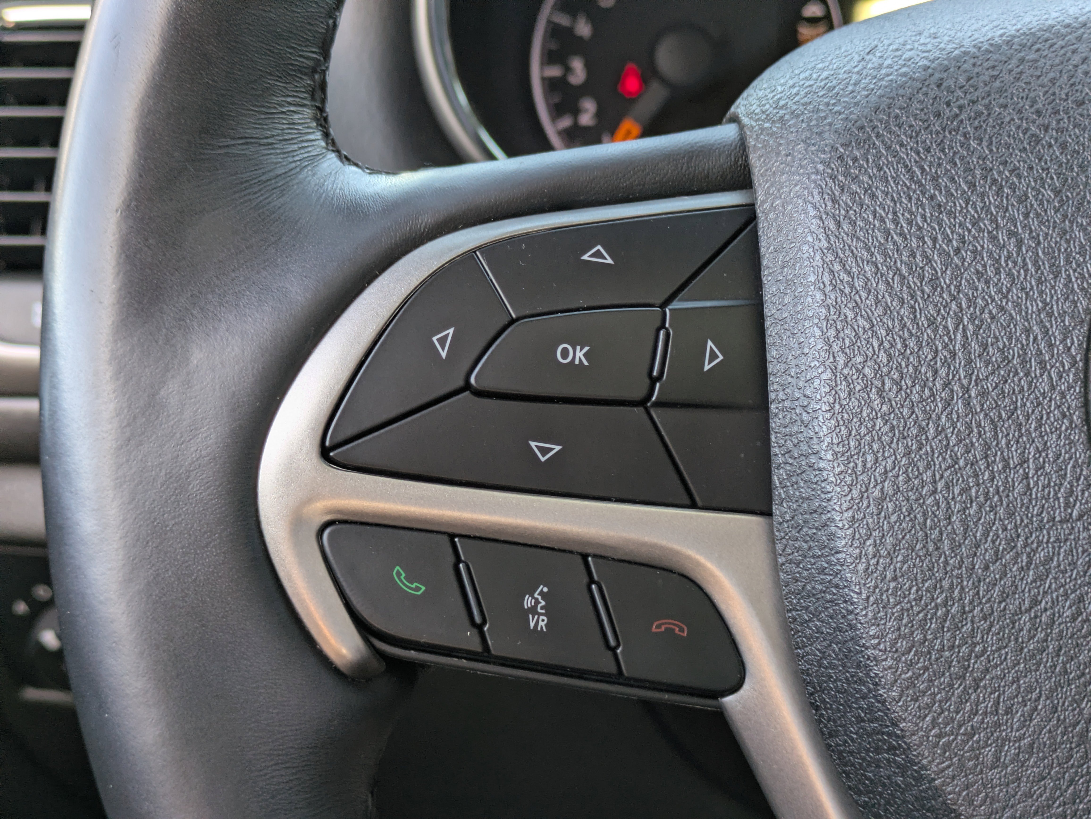 Used 2018 Jeep Grand Cherokee Altitude image 25