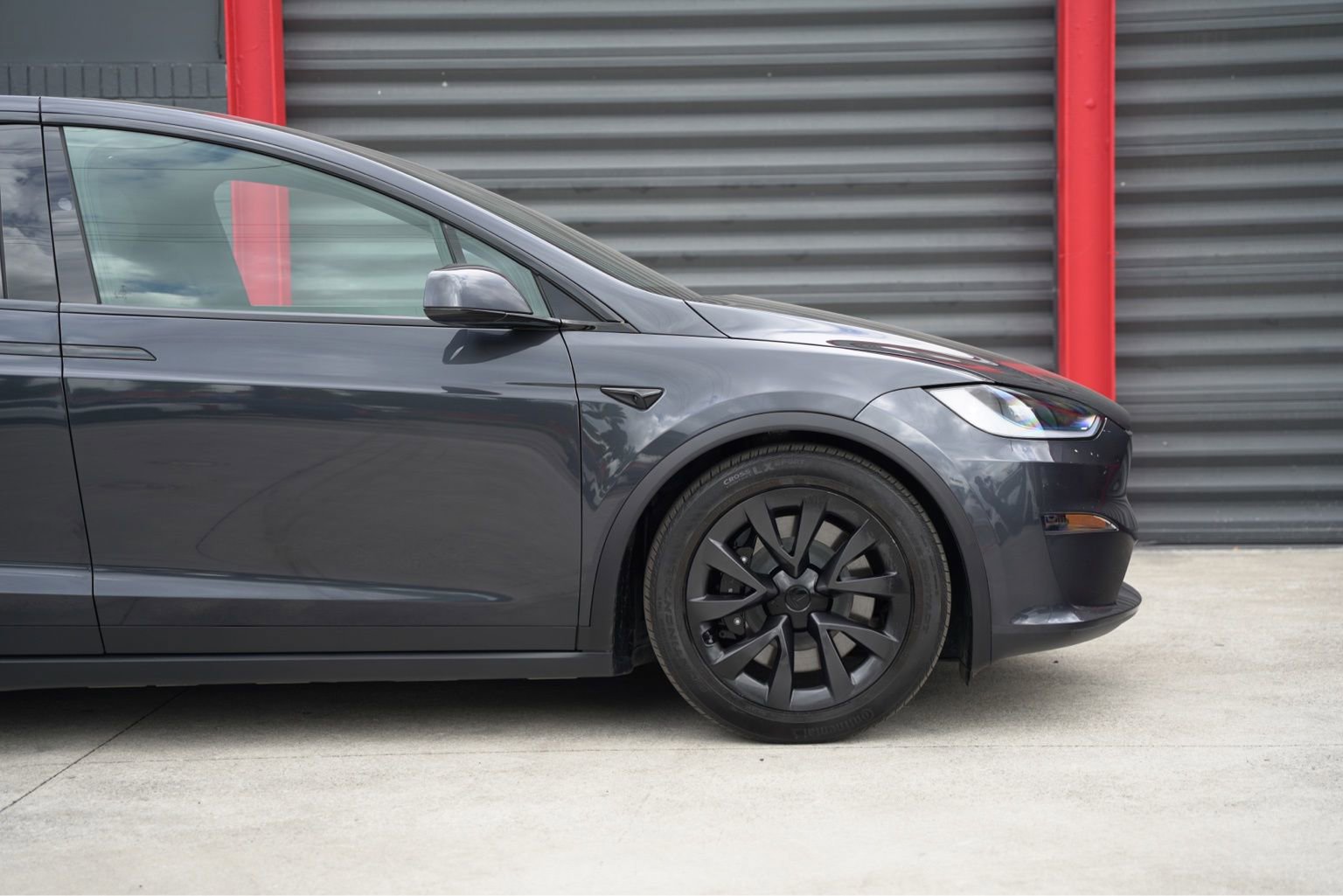 Used 2024 Tesla Model X image 2