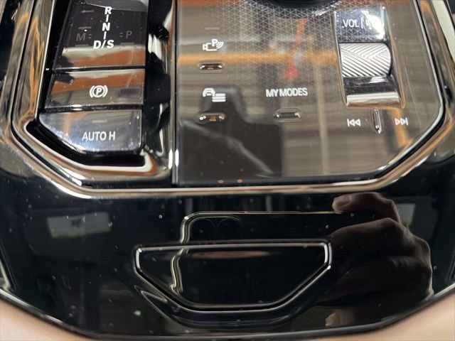 Used 2026 BMW 530i xDrive w/ Premium Package AWD/4WD image 40