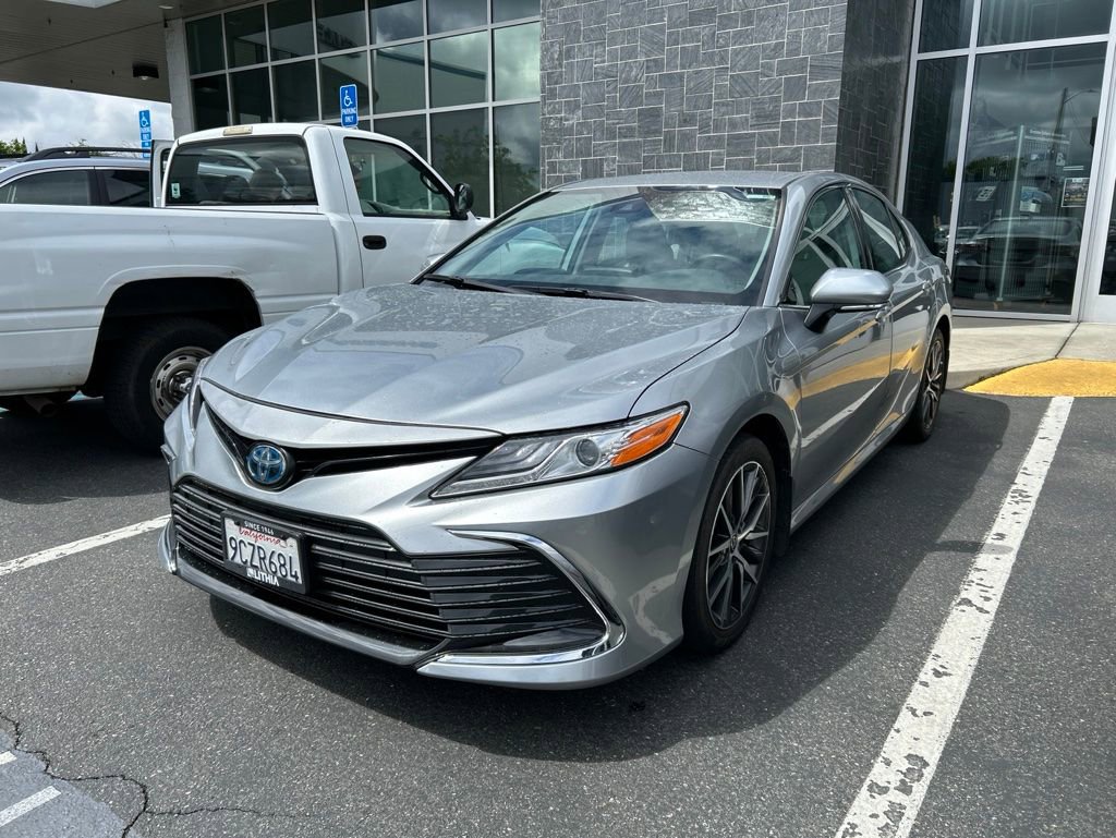 Used 2023 Toyota Camry XLE FWD image 1