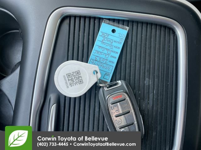 Used 2023 Chrysler Pacifica Touring-L image 16