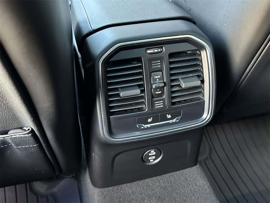 Used 2025 Porsche Macan image 13