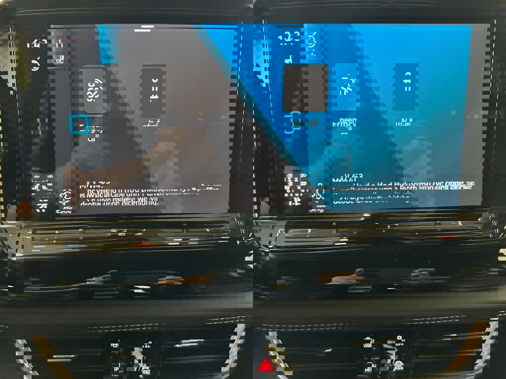 Used 2025 Volkswagen Atlas Cross Sport SE image 27