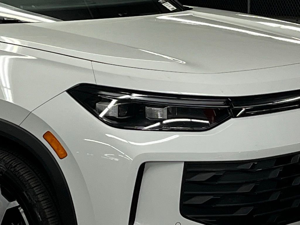 New 2025 Volkswagen Tiguan SE image 44