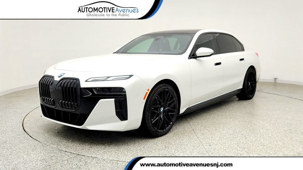 Used 2023 BMW i7 xDrive60 AWD/4WD image 1