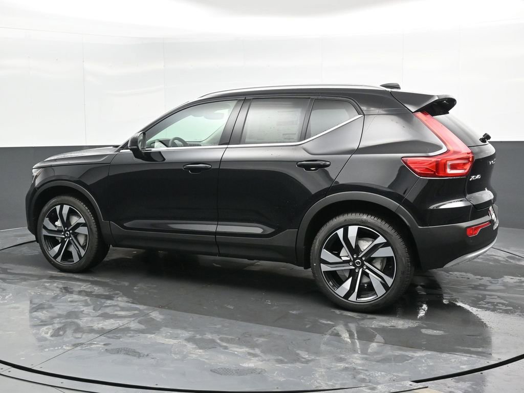 New 2025 Volvo XC40 B5 Ultra w/ Climate Package image 8