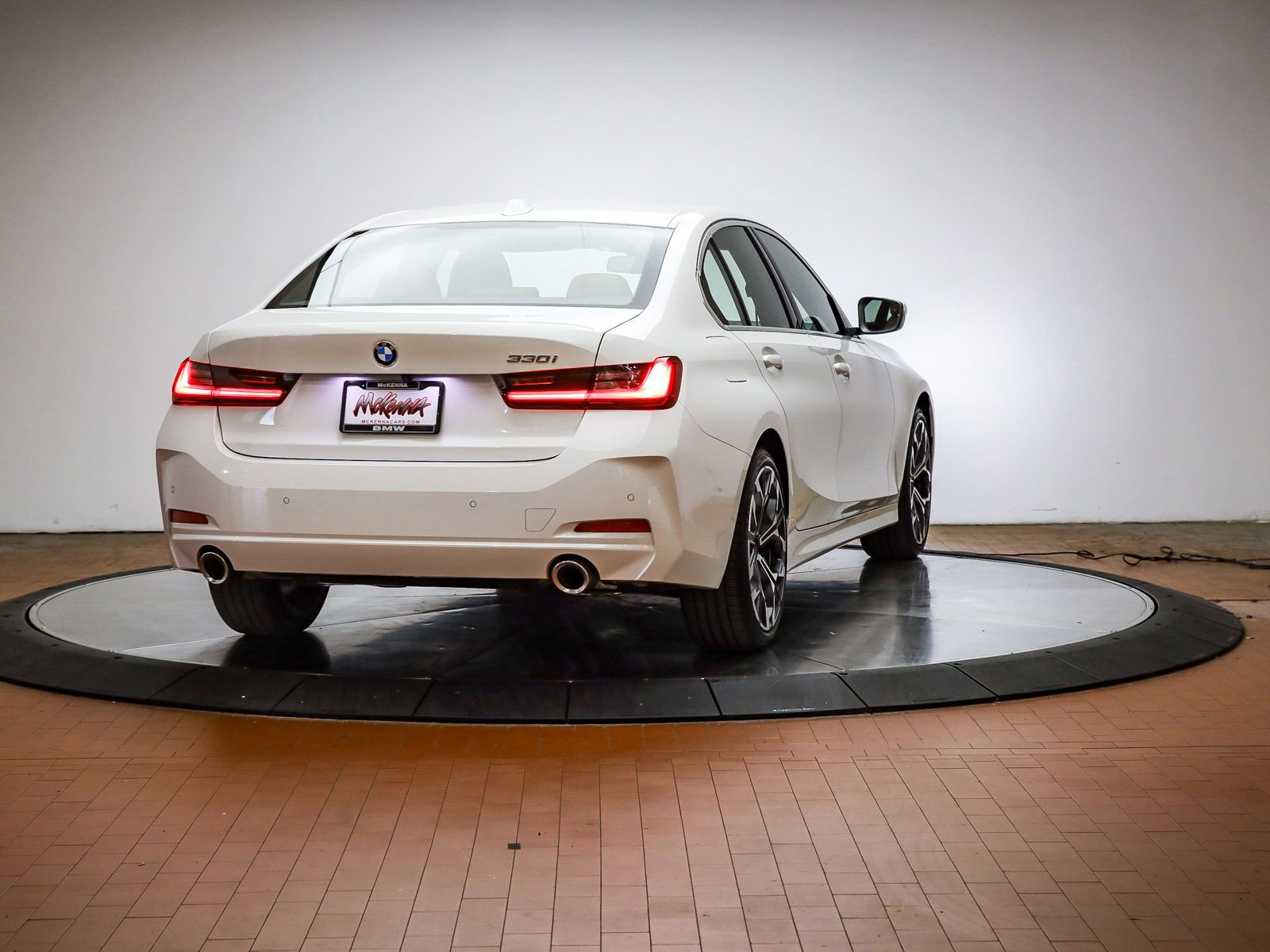 Used 2025 BMW 330i Sedan w/ Convenience Package image 6
