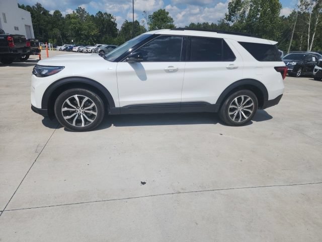 Certified 2025 Ford Explorer ST-Line AWD/4WD image 8