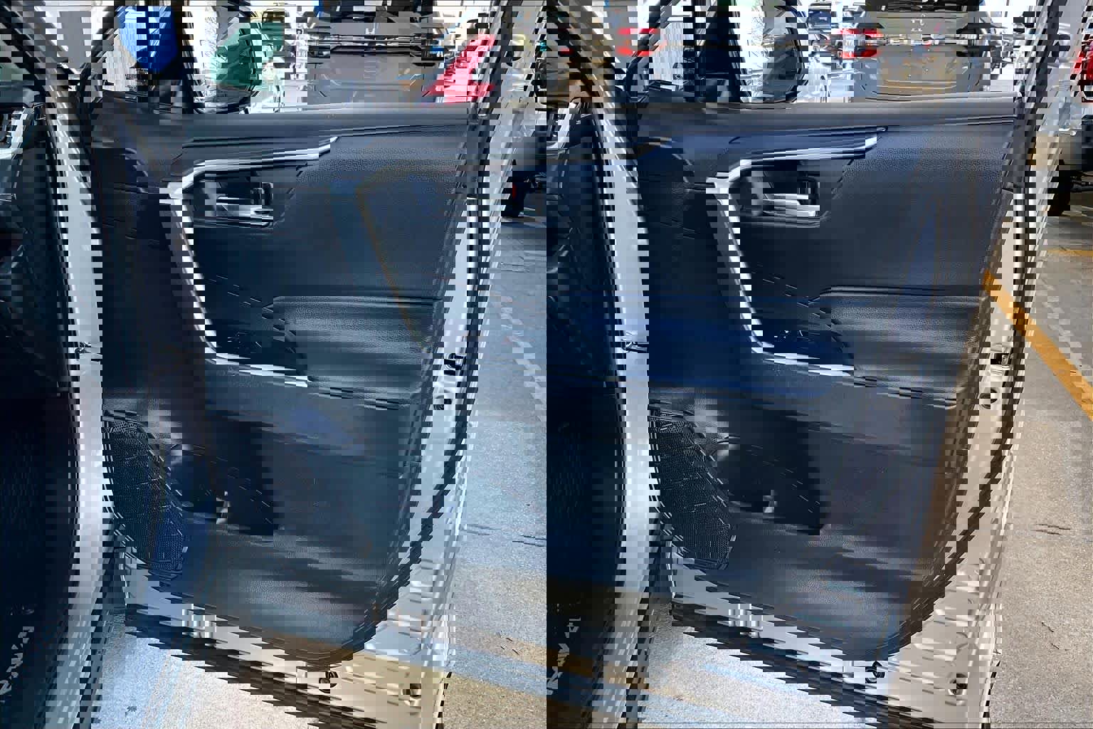 Used 2020 Toyota RAV4 XLE image 23