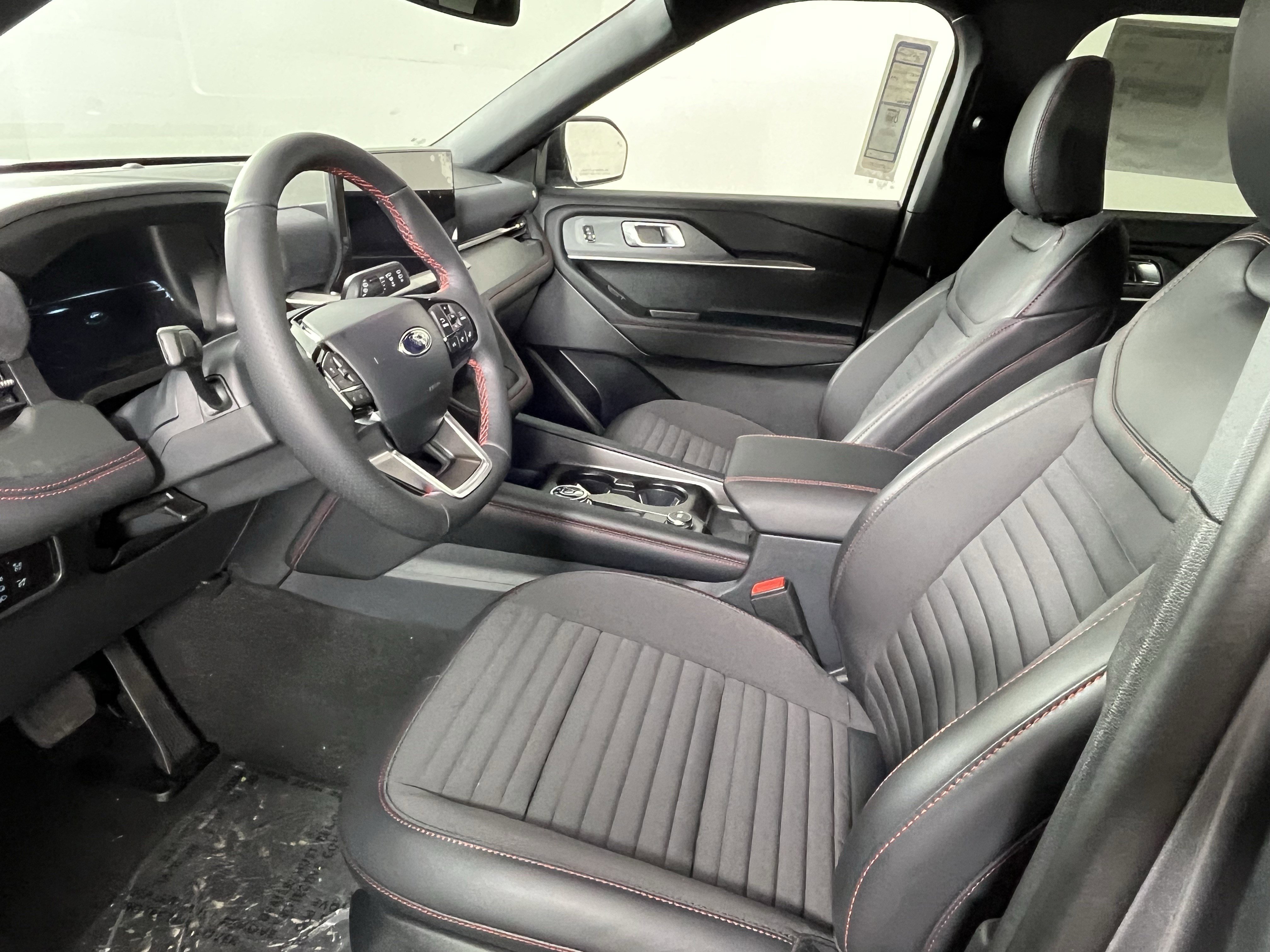 New 2026 Ford Explorer ST-Line w/ ST-Line Street Pack image 9