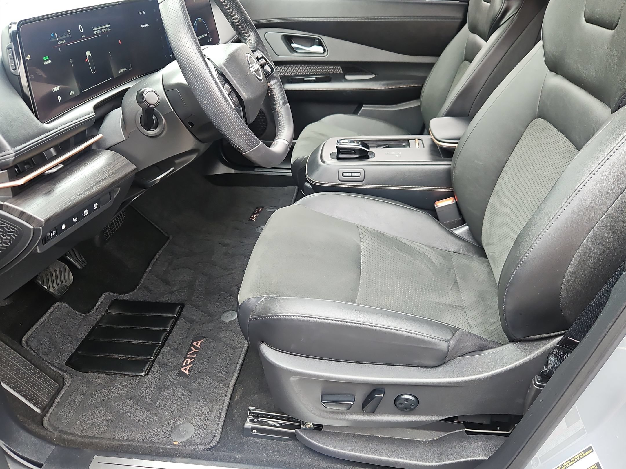 Used 2024 Nissan Ariya AWD image 13