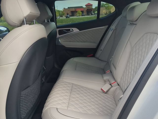 Used 2023 Genesis G70 2.0T w/ Sport Prestige Package RWD image 12