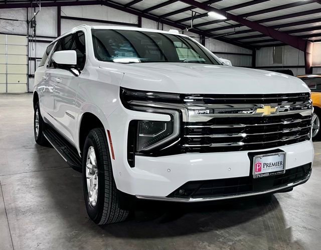 Used 2026 Chevrolet Suburban LT w/ Comfort Package RWD image 1