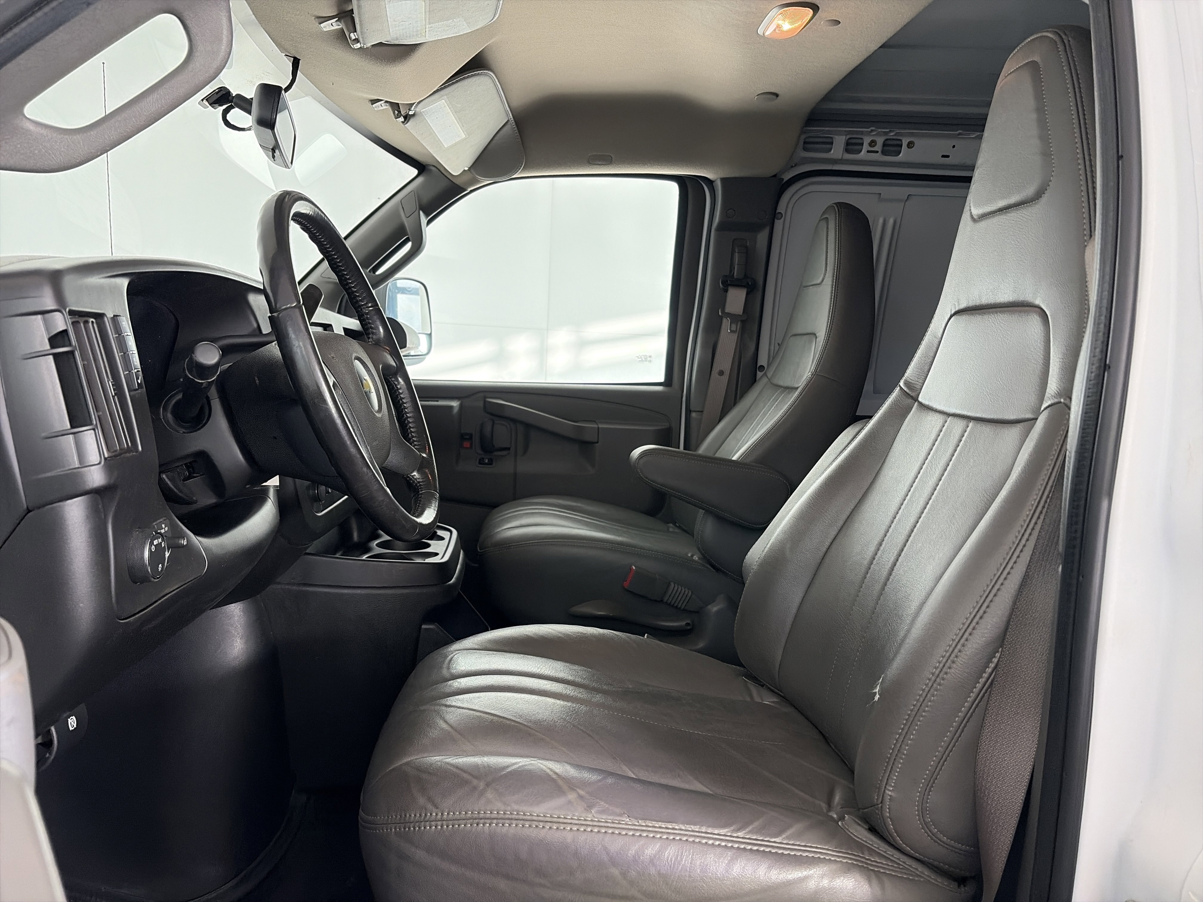 Used 2021 Chevrolet Express 2500 w/ Driver Convenience Package image 7