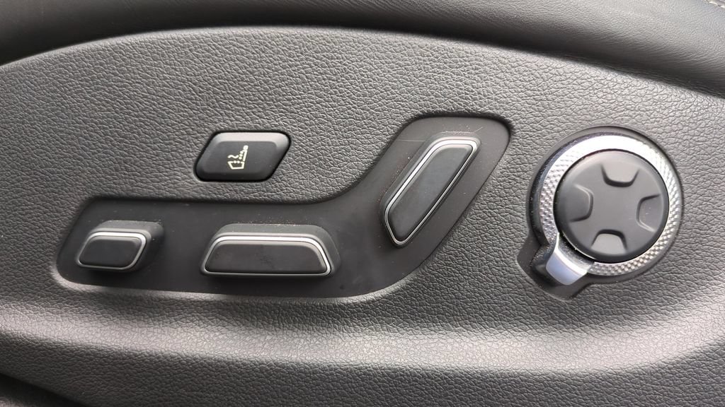 Used 2024 Genesis GV70 3.5T Sport w/ Sport Prestige Package AWD/4WD image 19