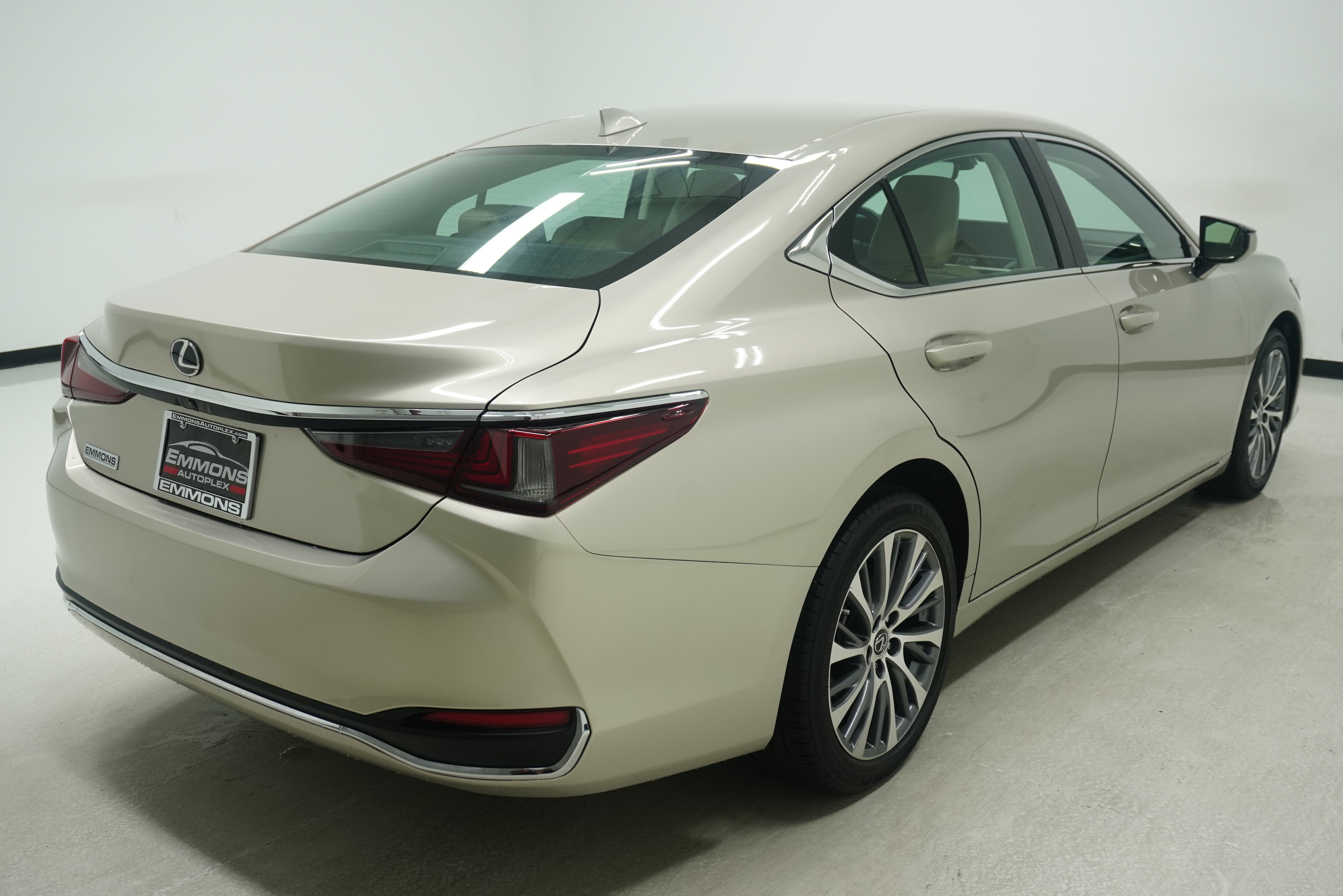 Used 2021 Lexus ES 250 w/ Premium Package AWD/4WD image 4