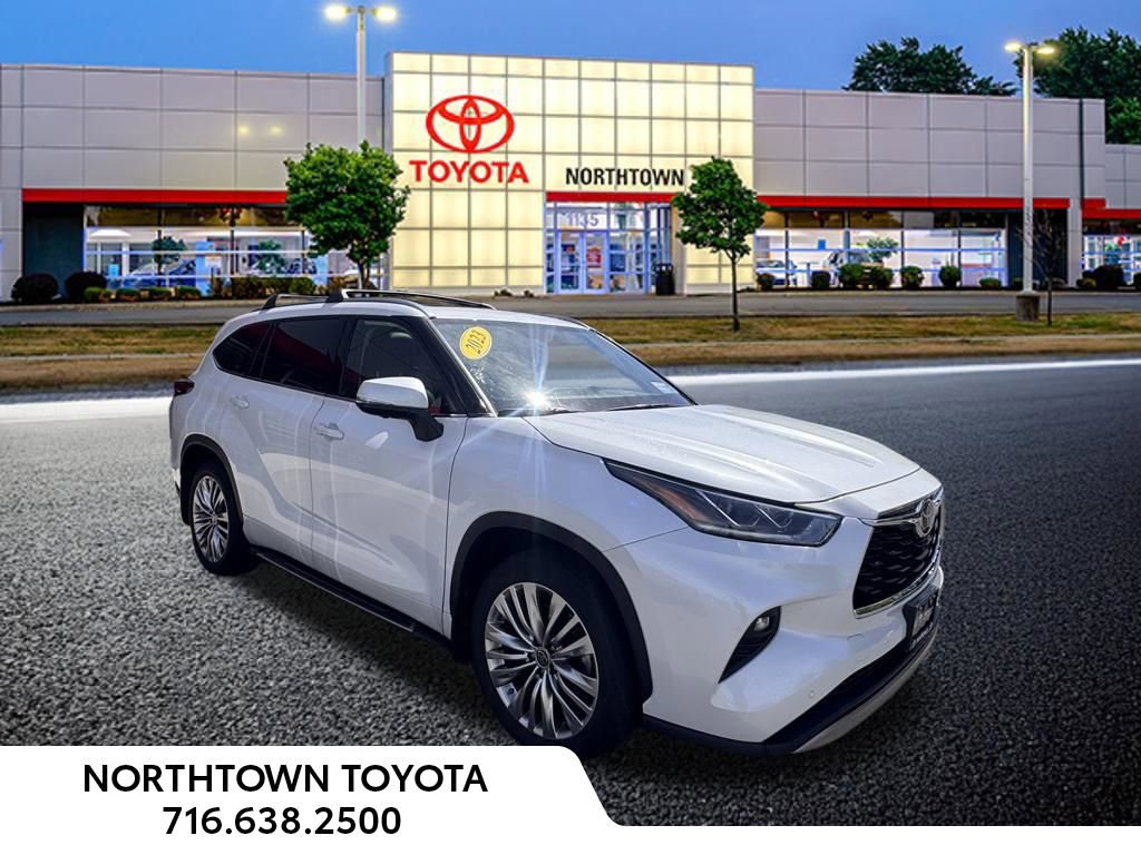 Used 2023 Toyota Highlander Platinum AWD/4WD image 2