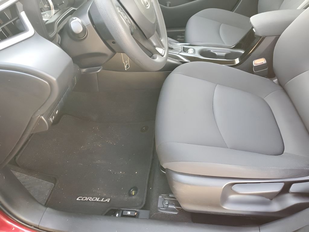 Used 2022 Toyota Corolla LE image 31