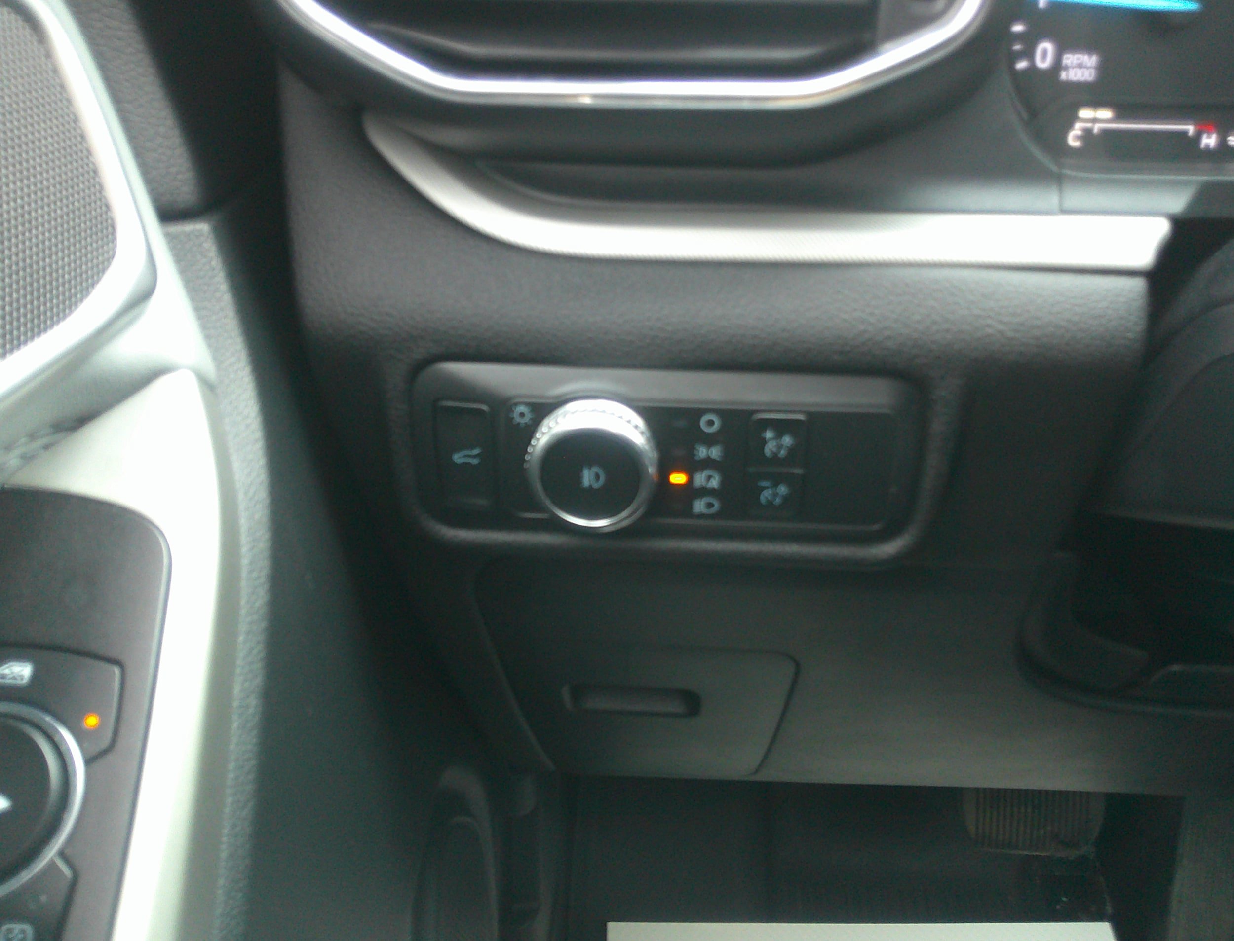 Used 2022 Ford Explorer XLT w/ Equipment Group 202A AWD/4WD image 14
