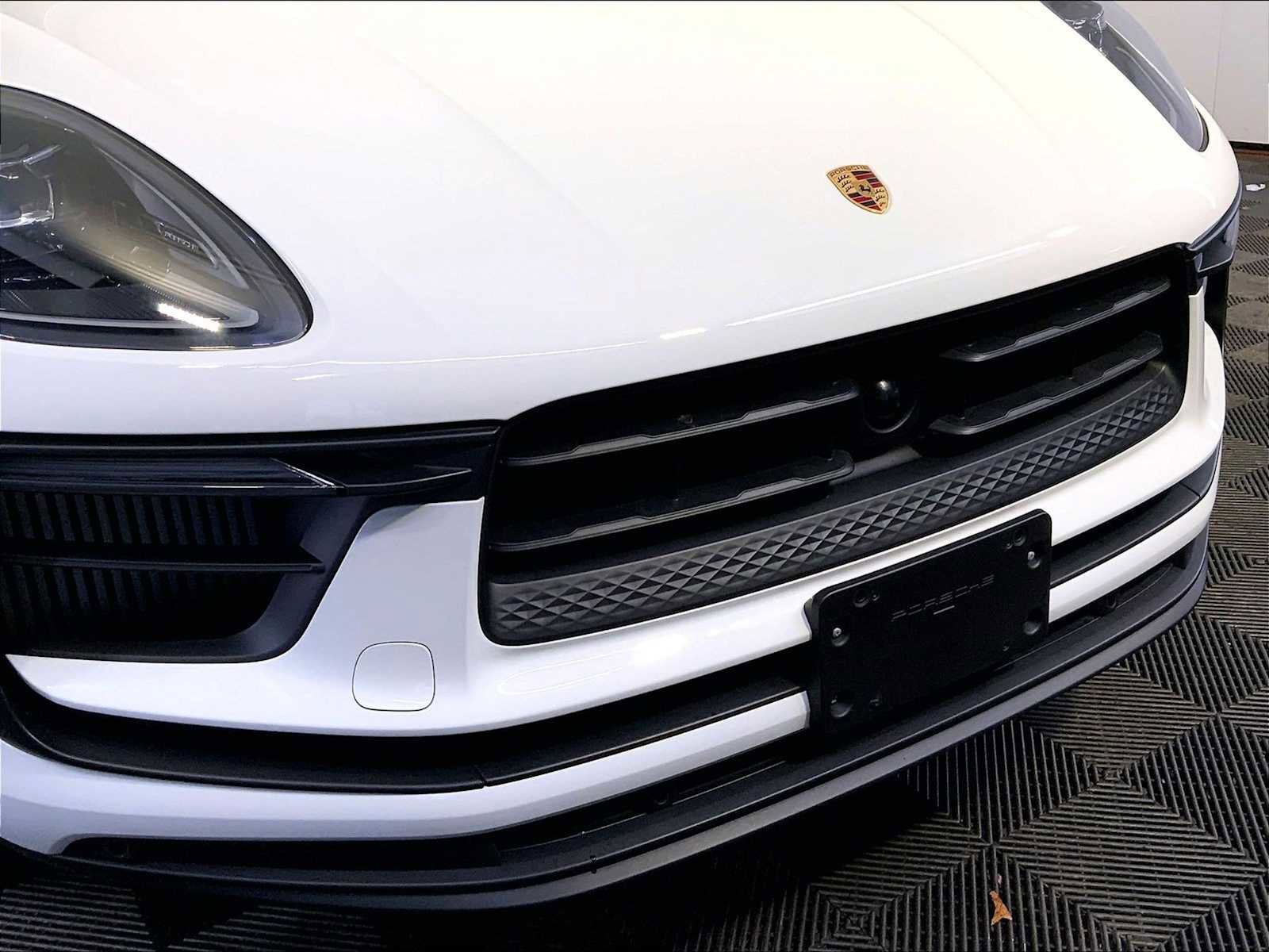 Certified 2023 Porsche Macan S w/ Premium Package Plus image 34