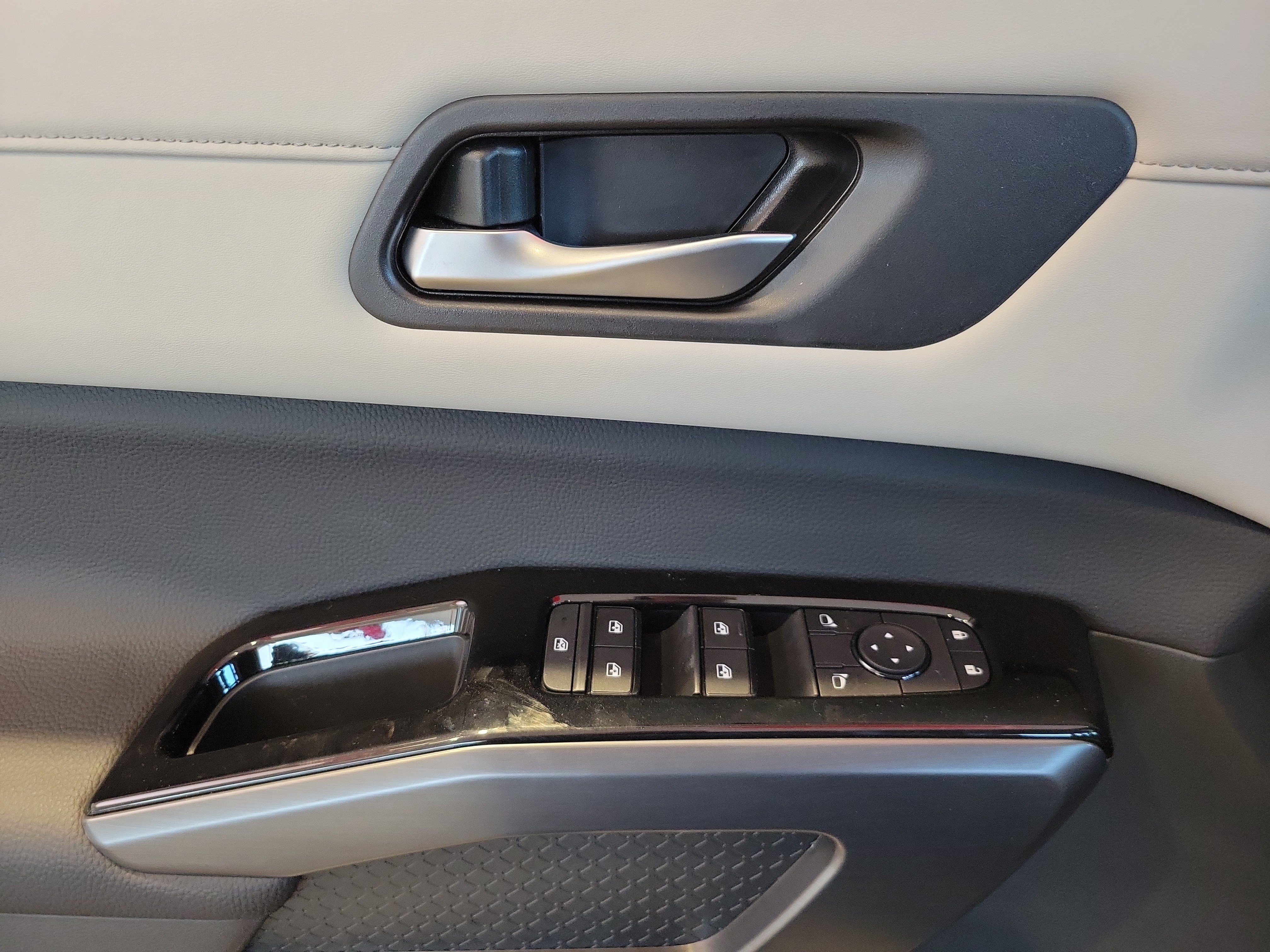 New 2026 Nissan Pathfinder SL FWD image 23