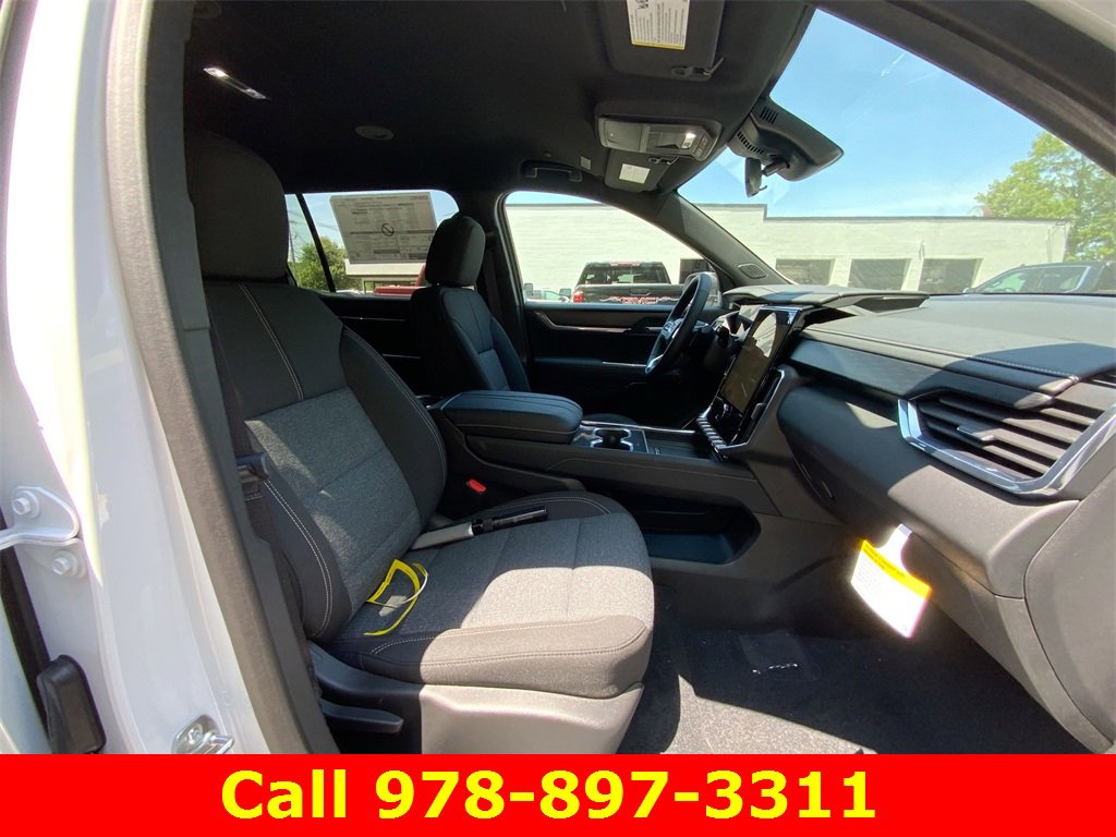 New 2025 GMC Acadia Elevation image 28