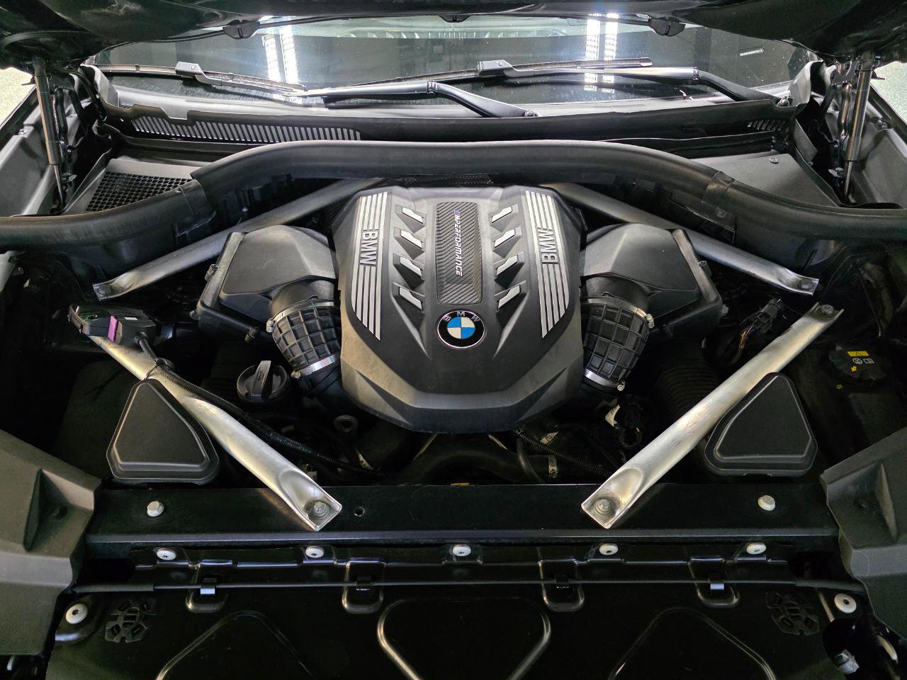 Used 2020 BMW X5 M50i w/ Executive Package image 53