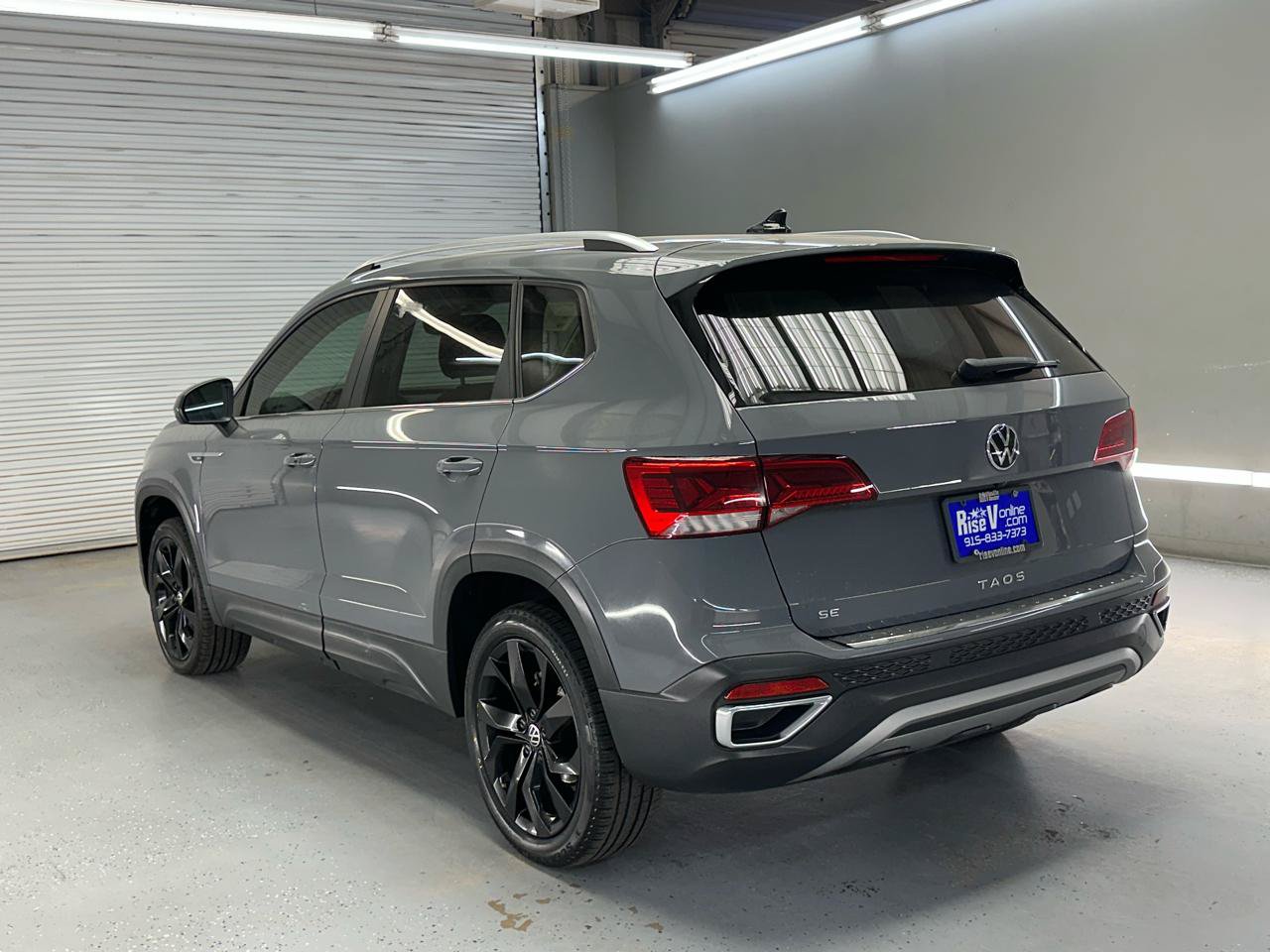 Used 2023 Volkswagen Taos SE w/ Black Wheel Package FWD image 6