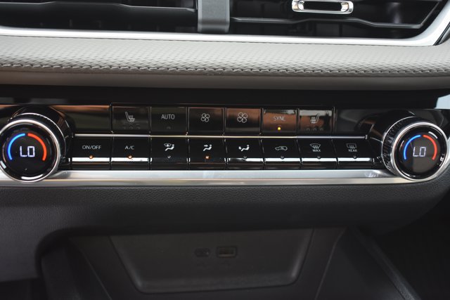New 2027 Chevrolet Equinox LT w/ Convenience Package II FWD image 24