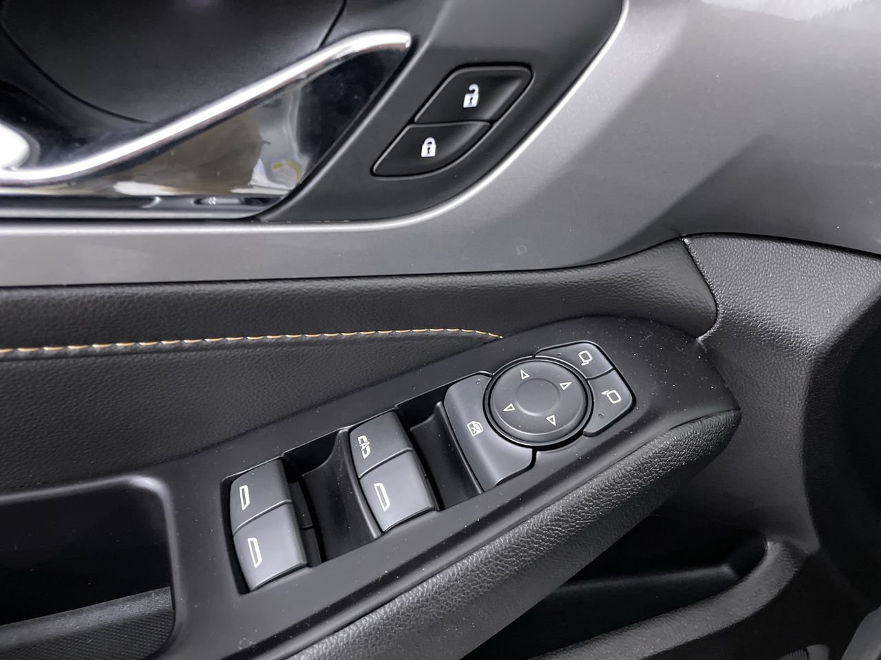 Used 2019 Chevrolet Traverse LT FWD image 11