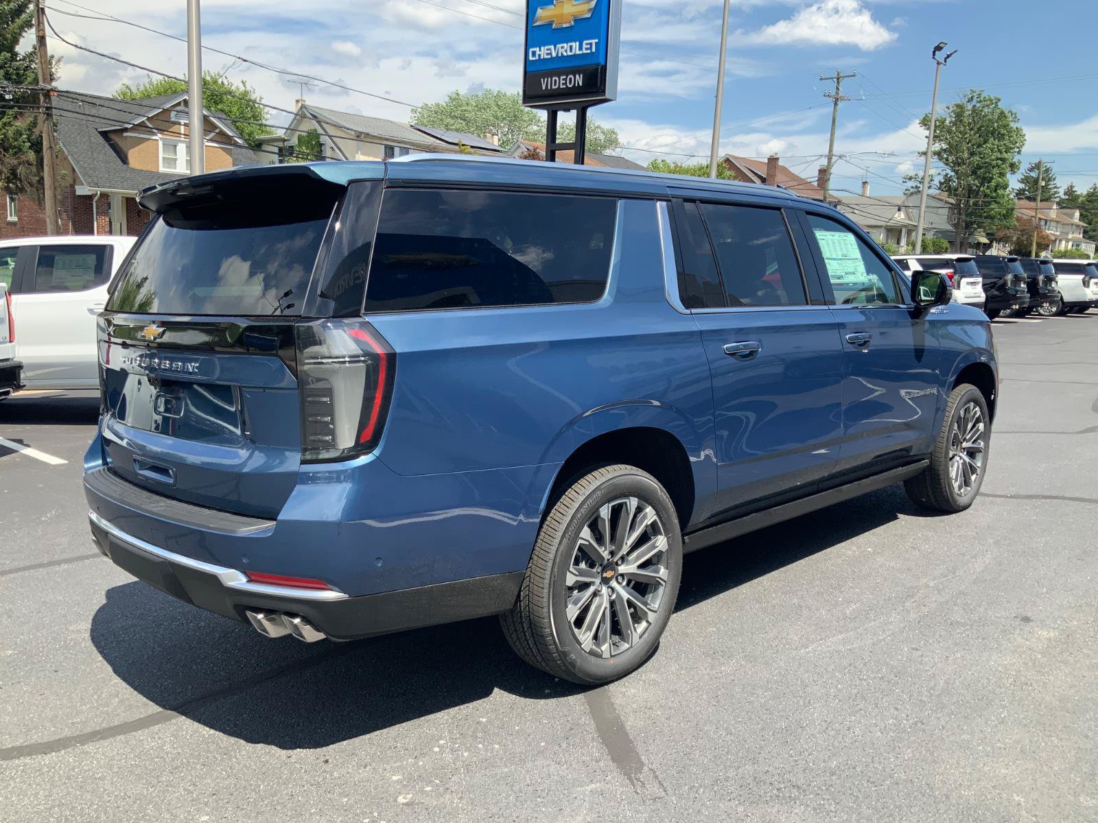 New 2026 Chevrolet Suburban High Country AWD/4WD image 7
