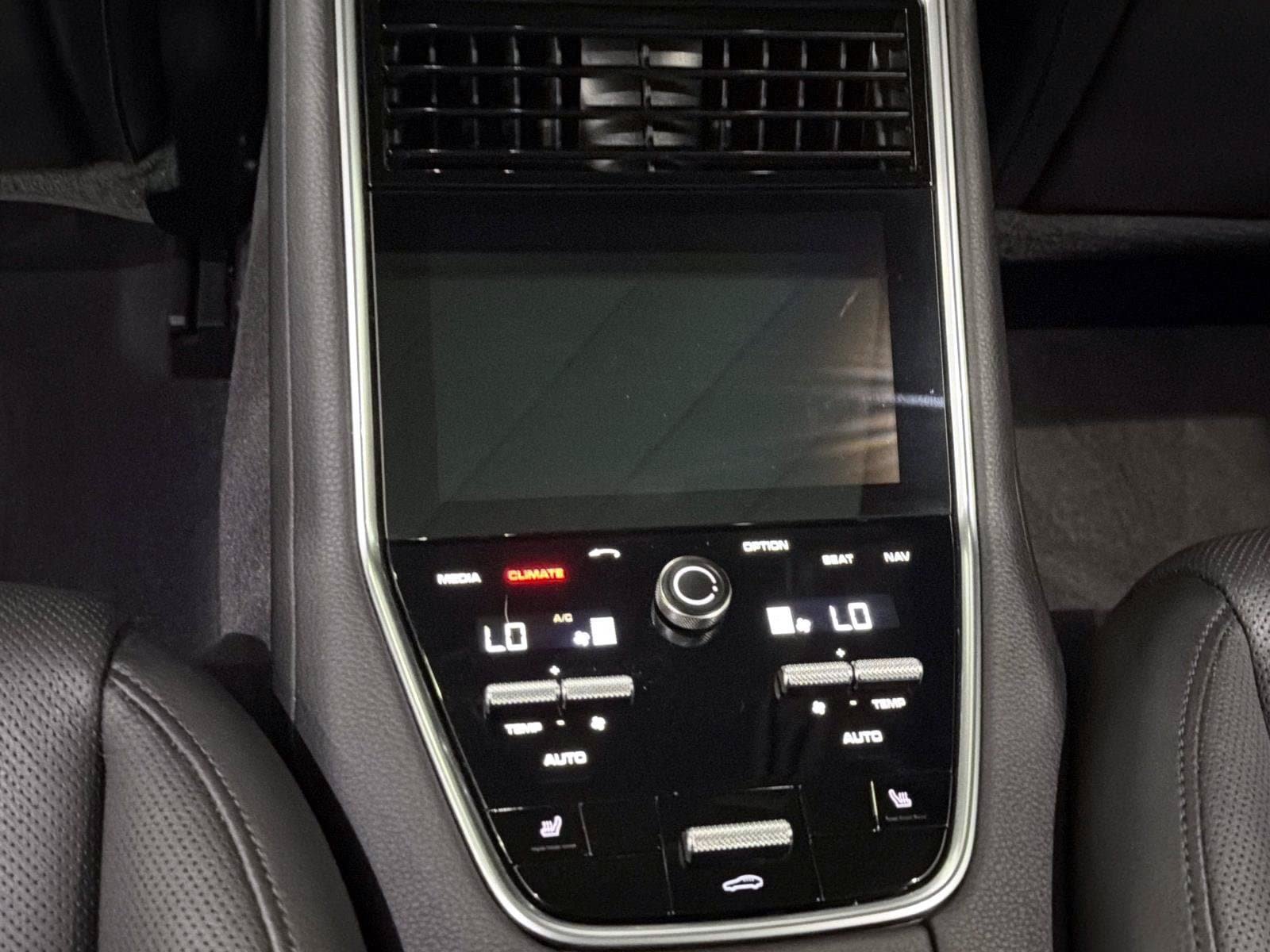 Used 2020 Porsche Panamera RWD image 14