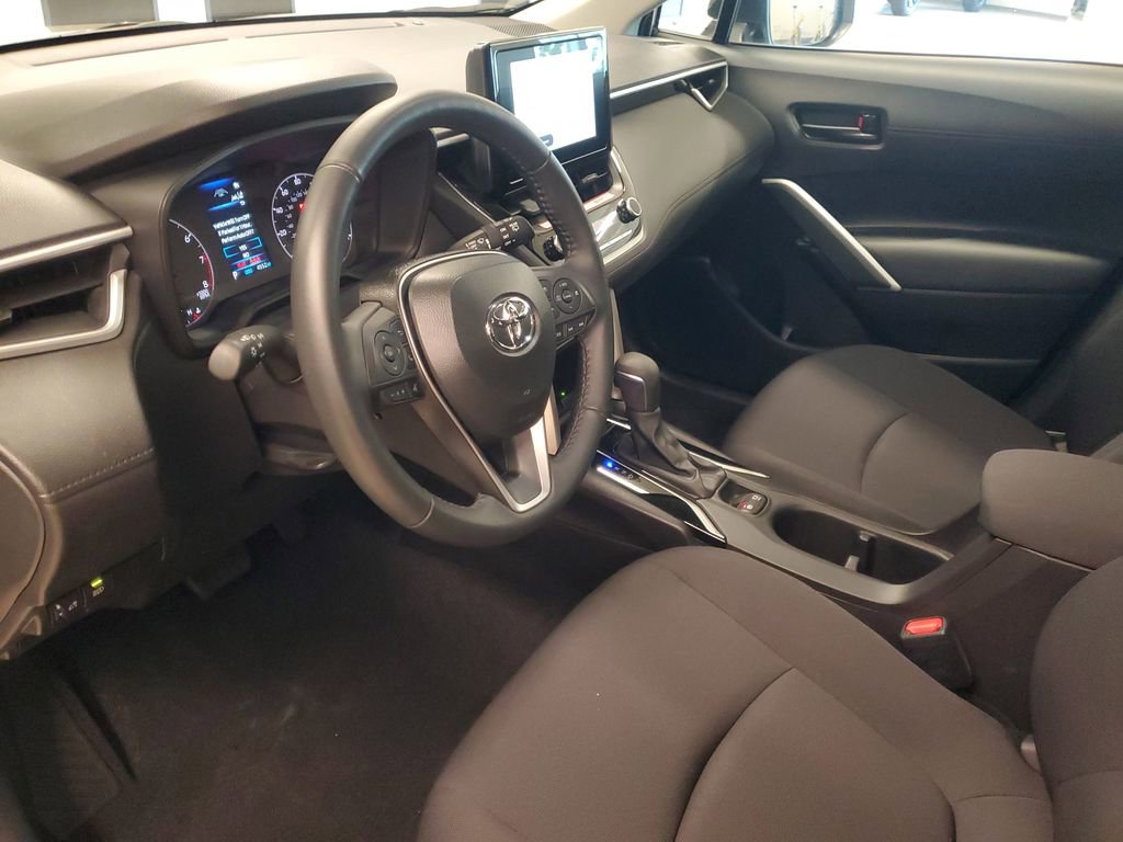 Used 2025 Toyota Corolla Cross LE image 15