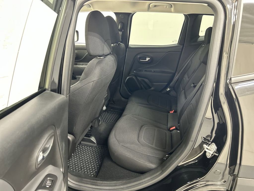 Certified 2022 Jeep Renegade Latitude w/ Convenience Group image 20